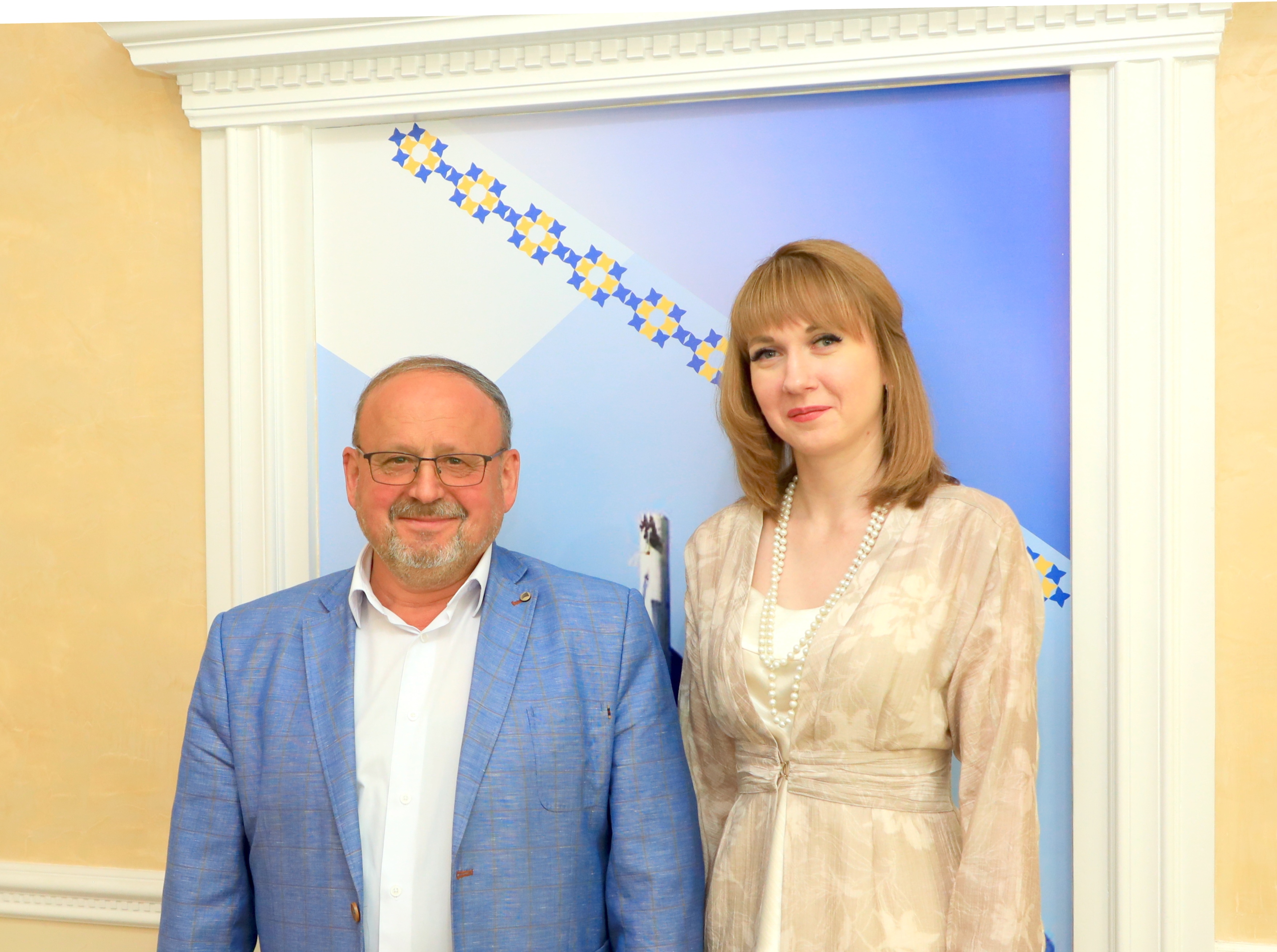   Доктор філософії Сергієнко А. С. з науковим керівником Горбатюком Р. М. (1).JPG